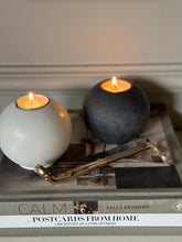 Load image into Gallery viewer, Concrete sphere tealight holder