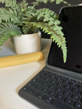 Load image into Gallery viewer, concrete plant pot