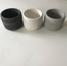 Load image into Gallery viewer, Concrete plant pot