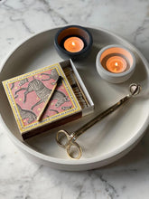 Load image into Gallery viewer, Concrete tea light holder