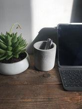 Load image into Gallery viewer, wide concrete plant pot