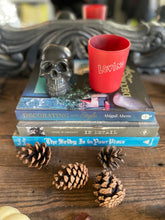 Load image into Gallery viewer, Decorative concrete skull