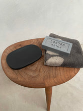 Load image into Gallery viewer, Concrete soap dish The Slipper