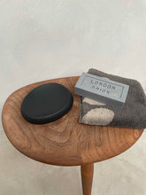 Load image into Gallery viewer, Concrete soap dish The Pebble