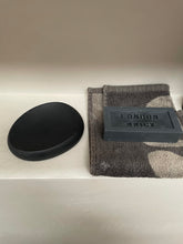 Load image into Gallery viewer, Concrete soap dish The Pebble