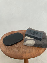 Load image into Gallery viewer, Concrete soap dish The Slipper
