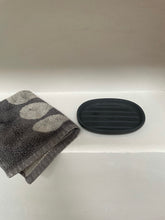 Load image into Gallery viewer, Grooved concrete soap dish soap