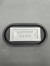 Load image into Gallery viewer, Small oval concrete tray