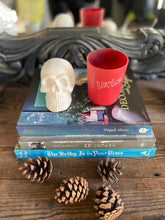 Load image into Gallery viewer, Decorative concrete skull