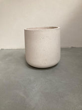 Load image into Gallery viewer, Concrete planters
