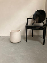 Load image into Gallery viewer, Concrete planters
