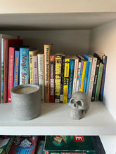 Load image into Gallery viewer, Decorative concrete skull
