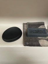 Load image into Gallery viewer, Concrete soap dish The Pebble

