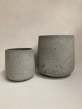 Load image into Gallery viewer, Concrete planters
