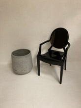 Load image into Gallery viewer, Concrete planters
